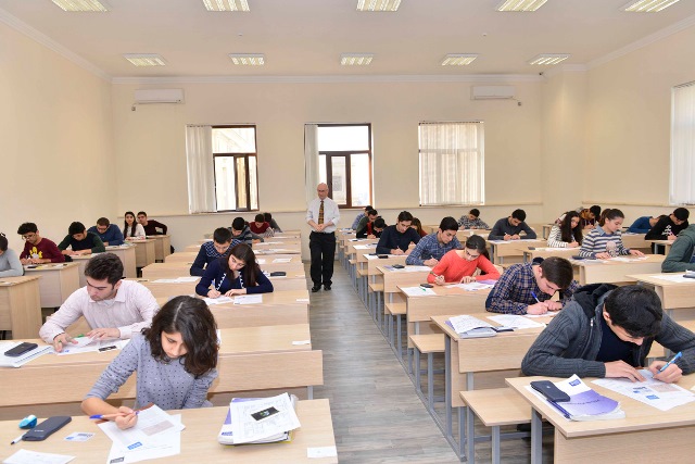 В Азербайджане проводится очередной выпускной экзамен